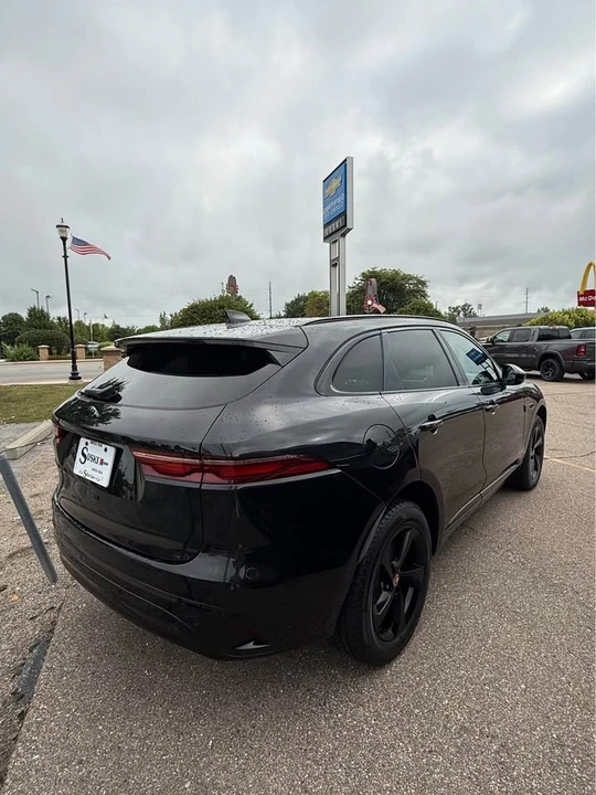 2022 Jaguar F-Pace - Image 2 of 5