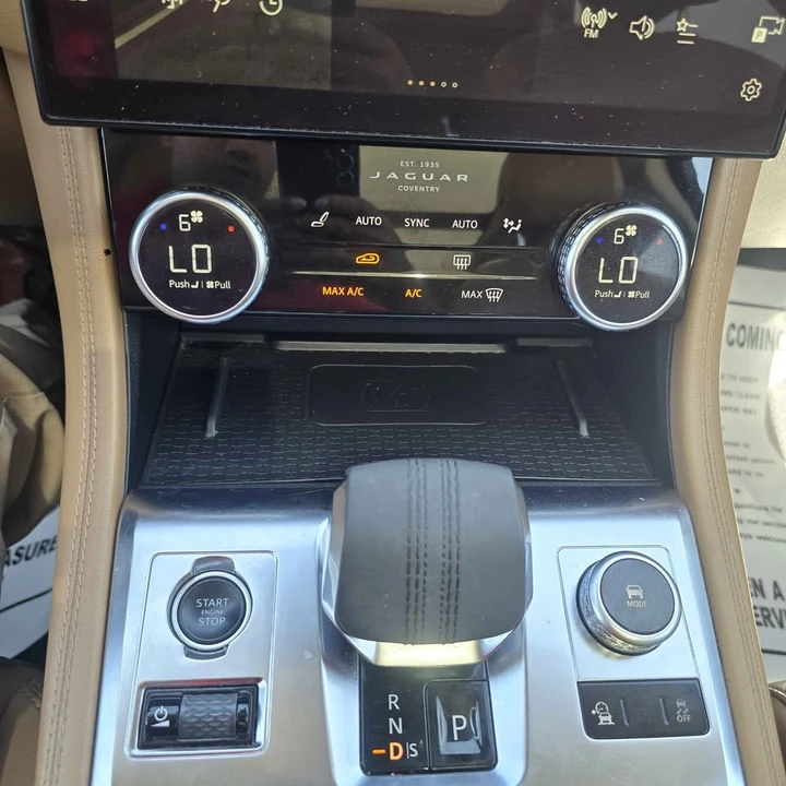 2022 Jaguar F-Pace - Image 12 of 15