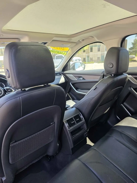 2022 Jaguar F-Pace - Image 8 of 10