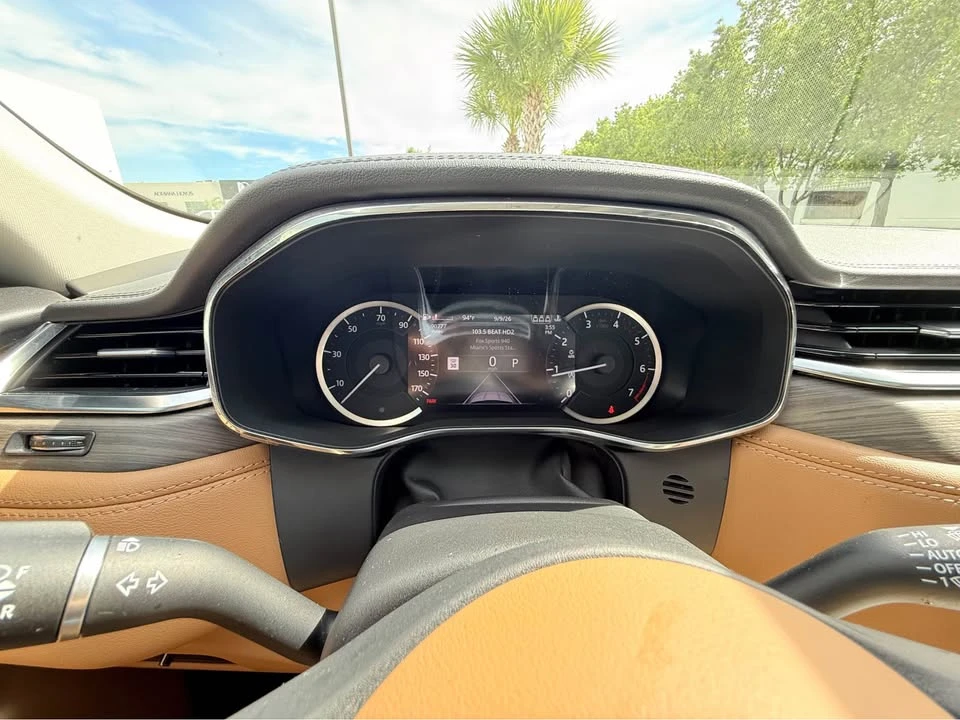 2022 Jaguar F-Pace - Image 10 of 15