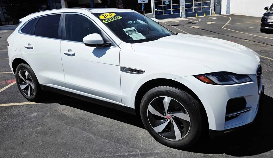 2022 Jaguar F-Pace - Image 4 of 10