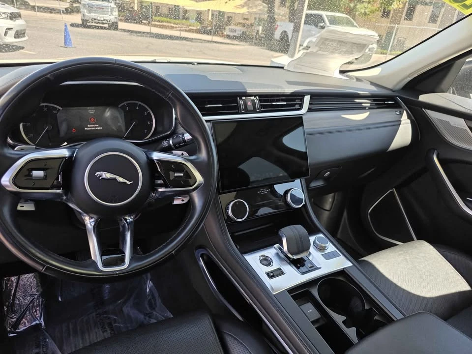 2022 Jaguar F-Pace - Image 6 of 10