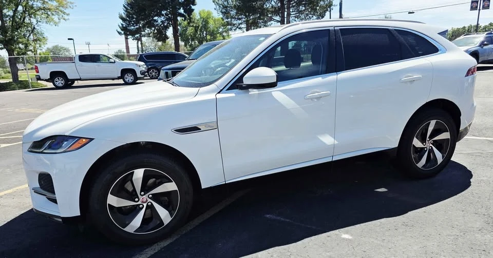2022 Jaguar F-Pace - Image 2 of 10