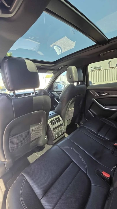 2022 Jaguar F-Pace - Image 8 of 20