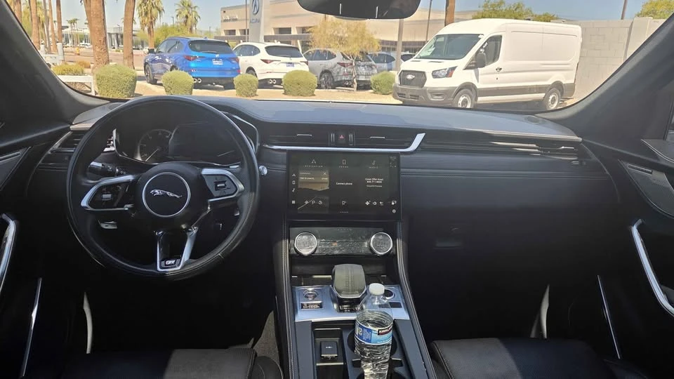 2022 Jaguar F-Pace - Image 10 of 20