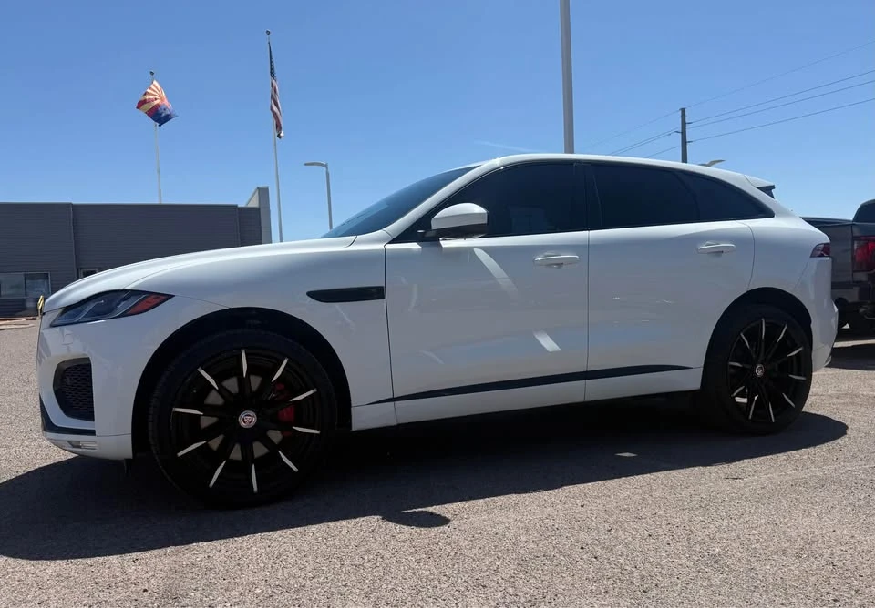 2022 Jaguar F-Pace - Image 2 of 7