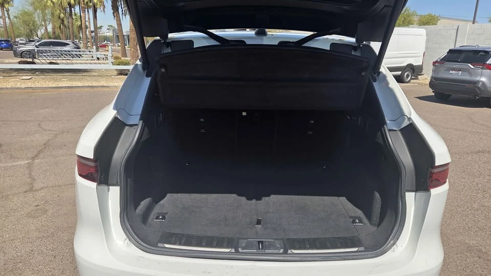 2022 Jaguar F-Pace - Image 5 of 20
