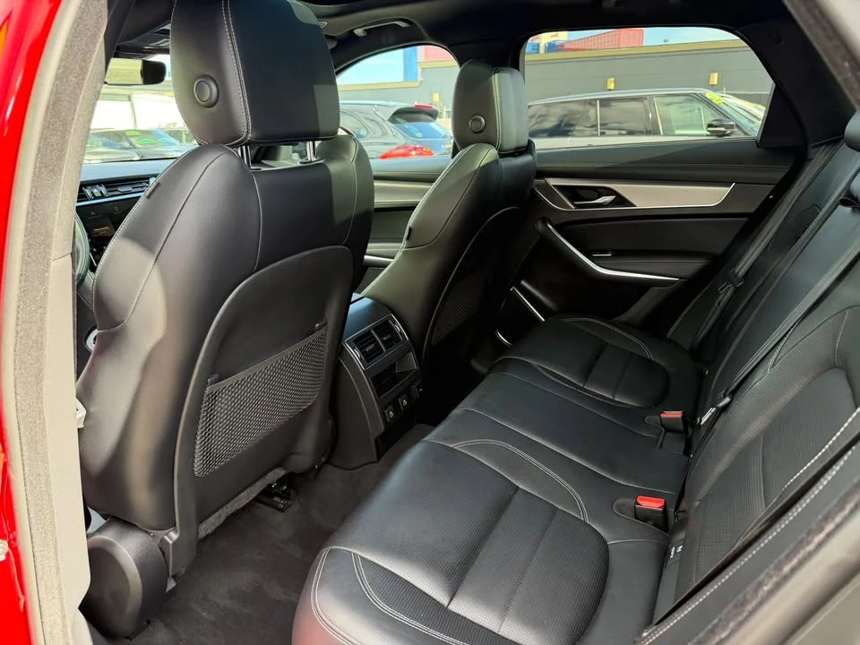 2022 Jaguar F-Pace - Image 17 of 20