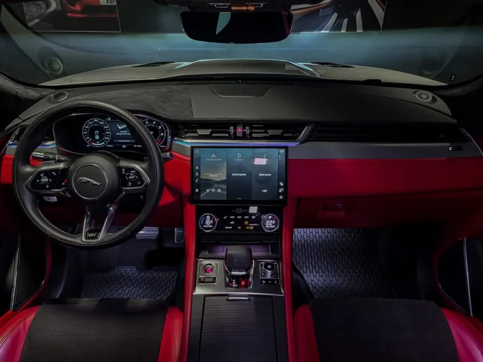 2022 Jaguar F-Pace SVR - Image 16 of 19
