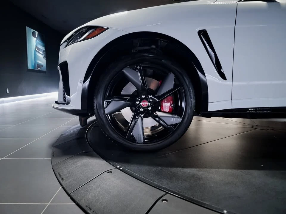 2022 Jaguar F-Pace SVR - Image 8 of 19