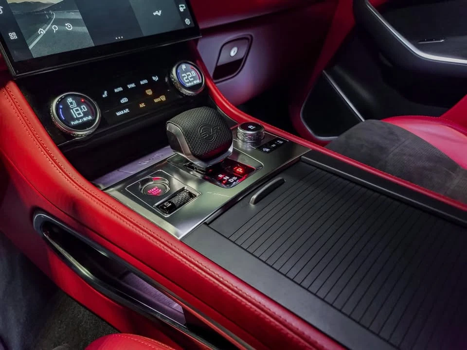 2022 Jaguar F-Pace SVR - Image 13 of 19