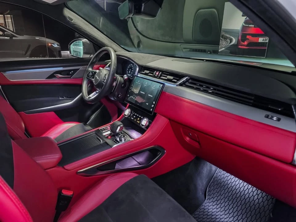 2022 Jaguar F-Pace SVR - Image 17 of 19