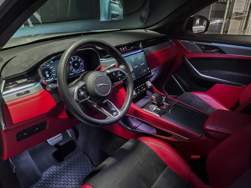 2022 Jaguar F-Pace SVR - Image 10 of 19