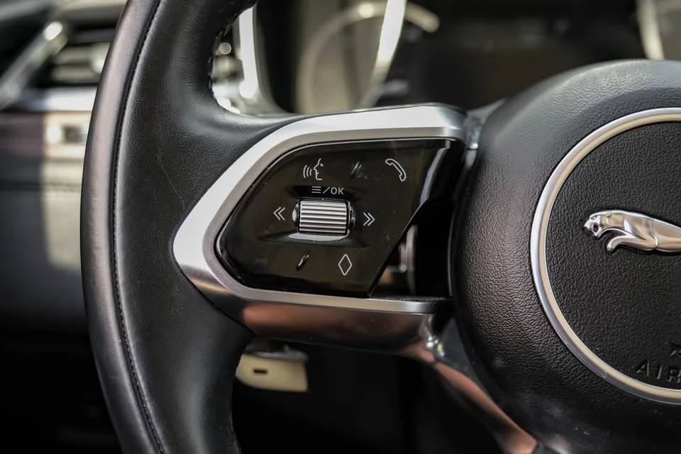 2022 Jaguar F-Pace - Image 16 of 18
