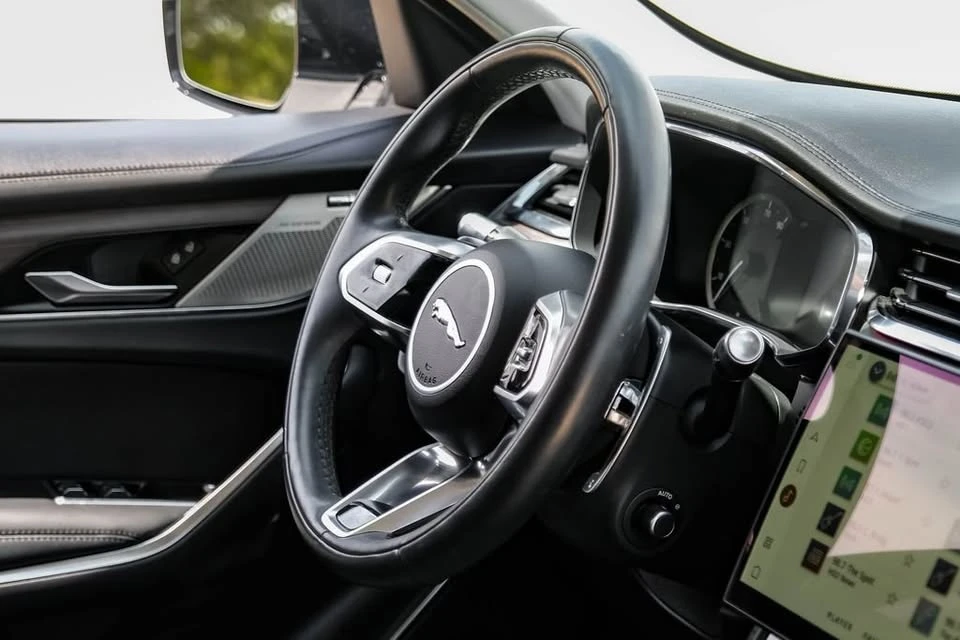 2022 Jaguar F-Pace - Image 14 of 18