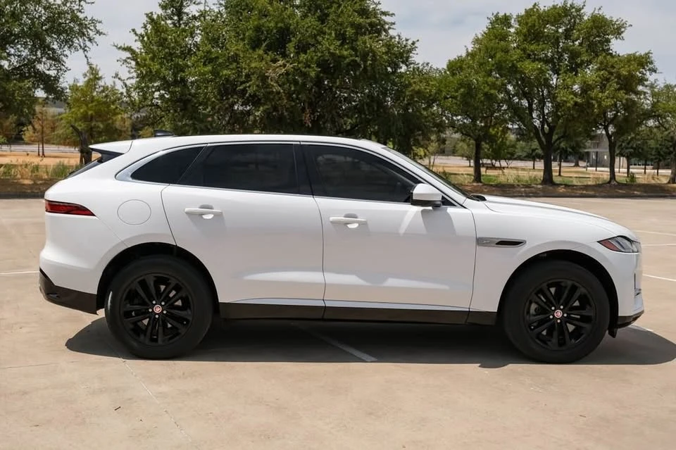 2022 Jaguar F-Pace - Image 2 of 18