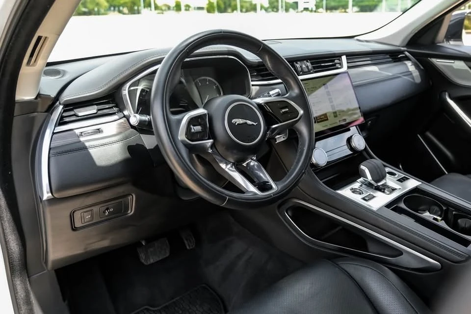 2022 Jaguar F-Pace - Image 11 of 18