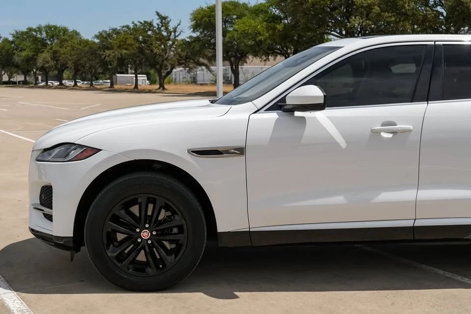 2022 Jaguar F-Pace - Image 8 of 18