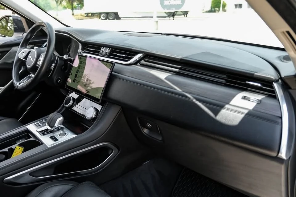 2022 Jaguar F-Pace - Image 12 of 18