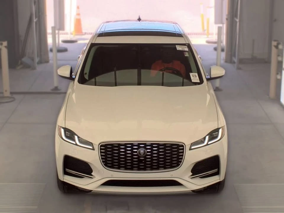 2022 Jaguar F-Pace - Image 2 of 15