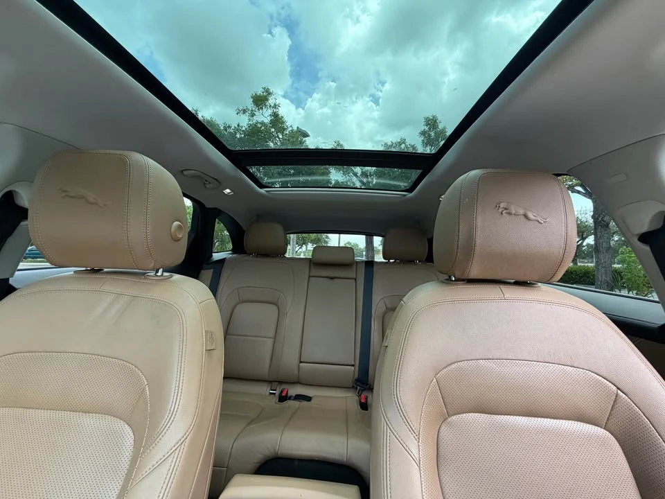 2022 Jaguar F-Pace - Image 8 of 17