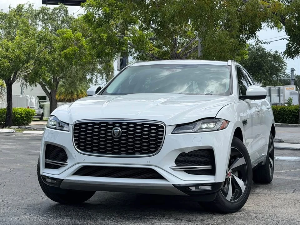2022 Jaguar F-Pace - Image 5 of 17