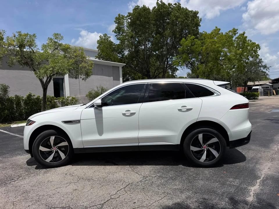 2022 Jaguar F-Pace - Image 15 of 17