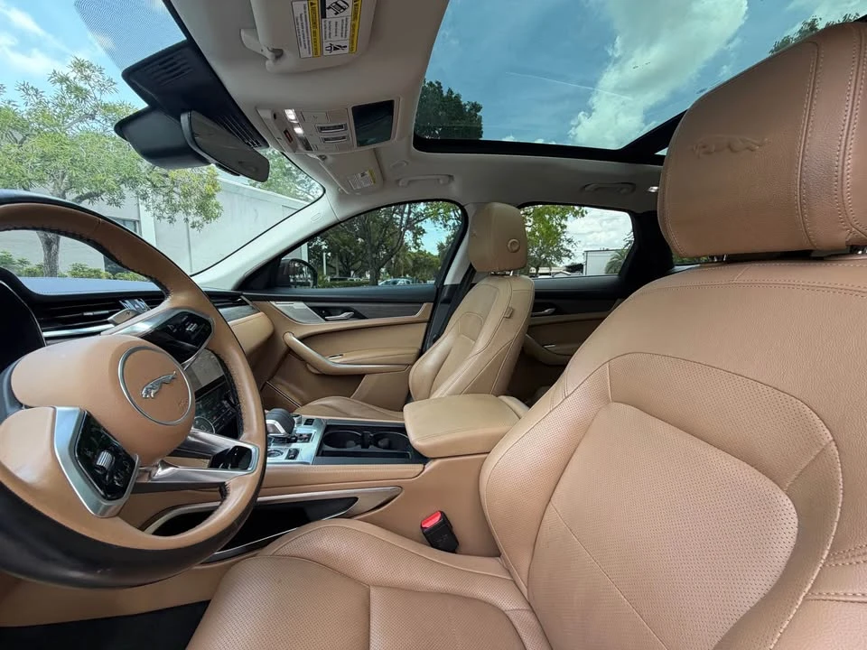 2022 Jaguar F-Pace - Image 7 of 17
