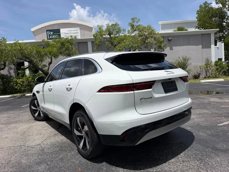 2022 Jaguar F-Pace - Image 14 of 17