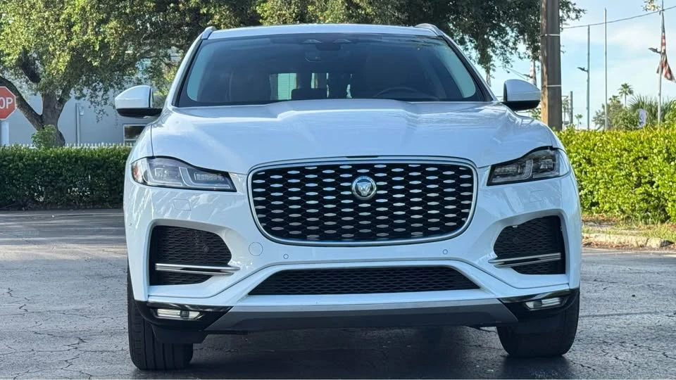 2022 Jaguar F-Pace - Image 4 of 18