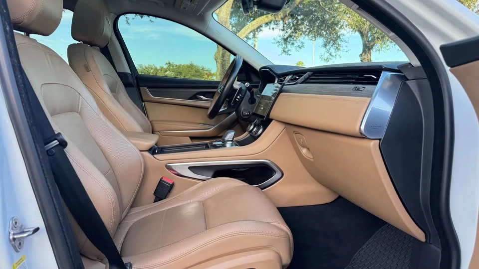 2022 Jaguar F-Pace - Image 9 of 18