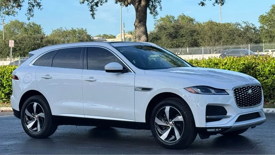 2022 Jaguar F-Pace - Image 2 of 18