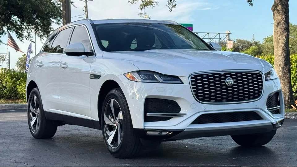 2022 Jaguar F-Pace - Image 6 of 18