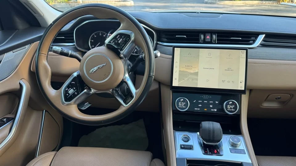 2022 Jaguar F-Pace - Image 11 of 18