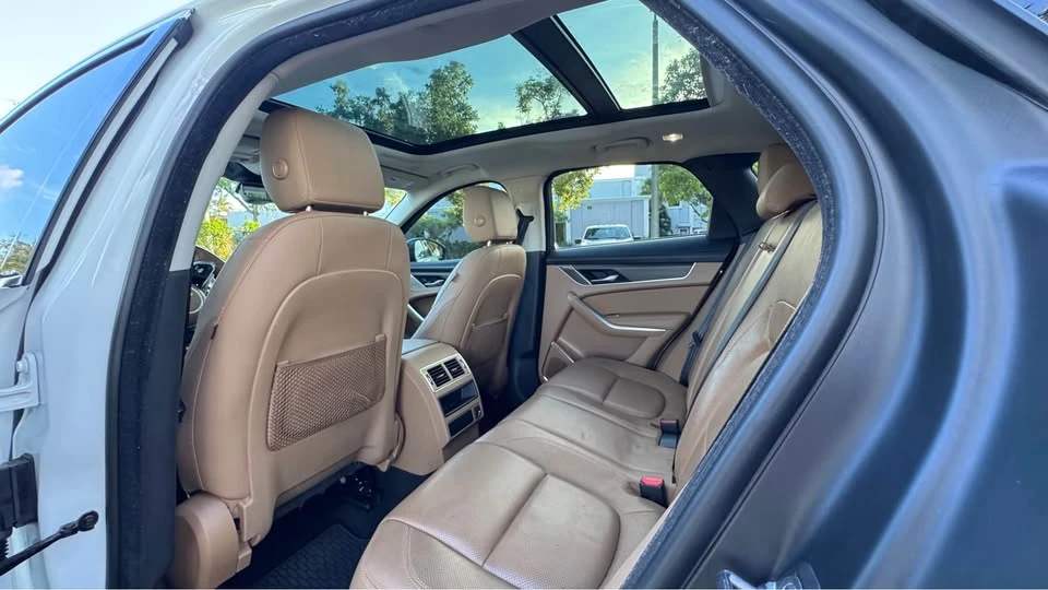 2022 Jaguar F-Pace - Image 17 of 18
