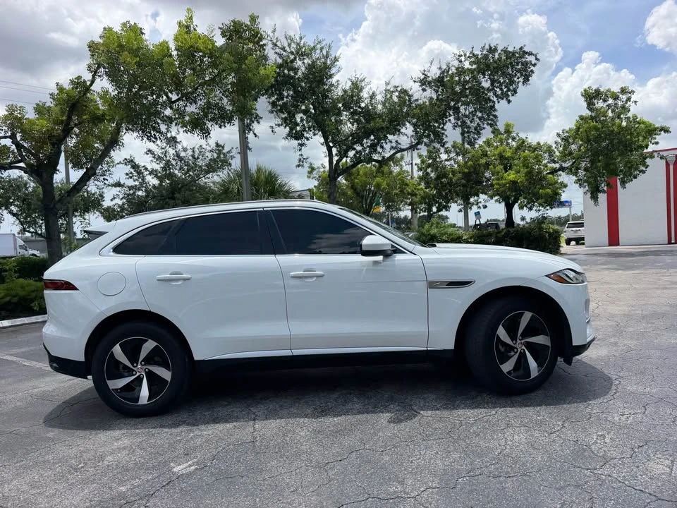 2022 Jaguar F-Pace - Image 16 of 17