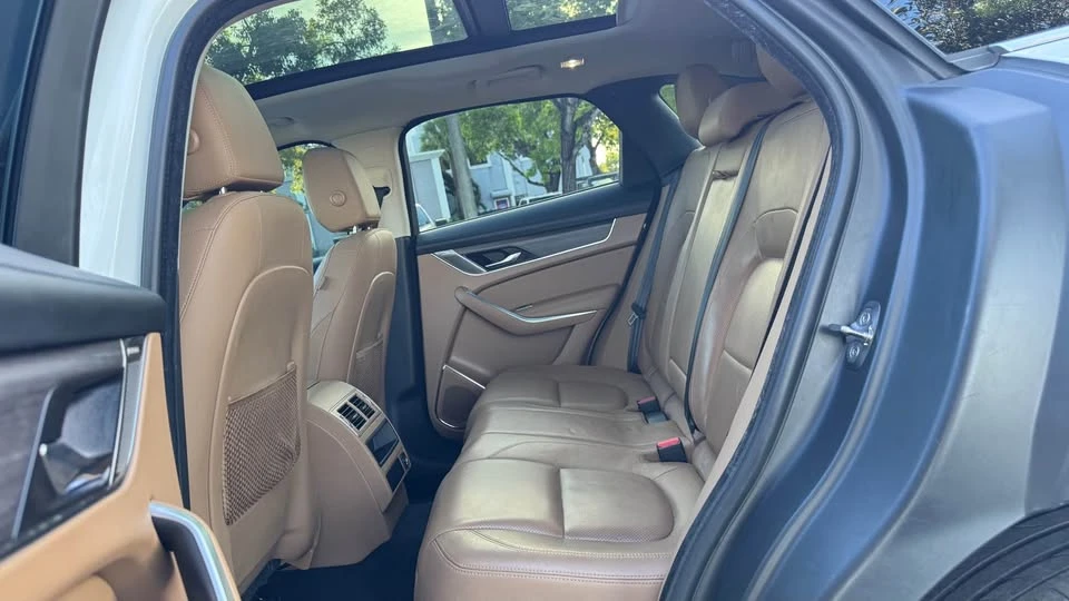 2022 Jaguar F-Pace - Image 13 of 18