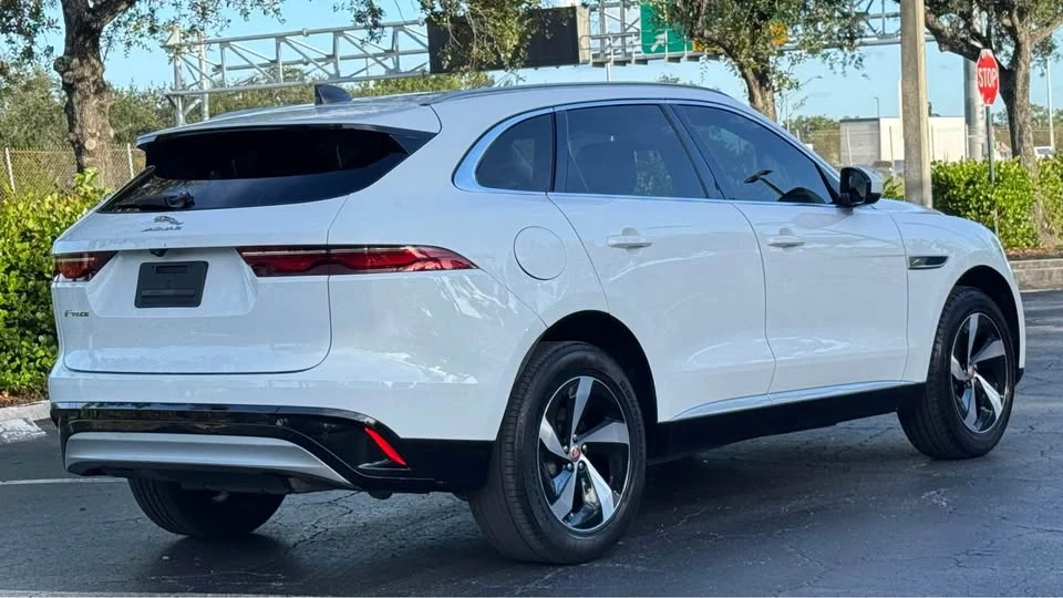 2022 Jaguar F-Pace - Image 5 of 18