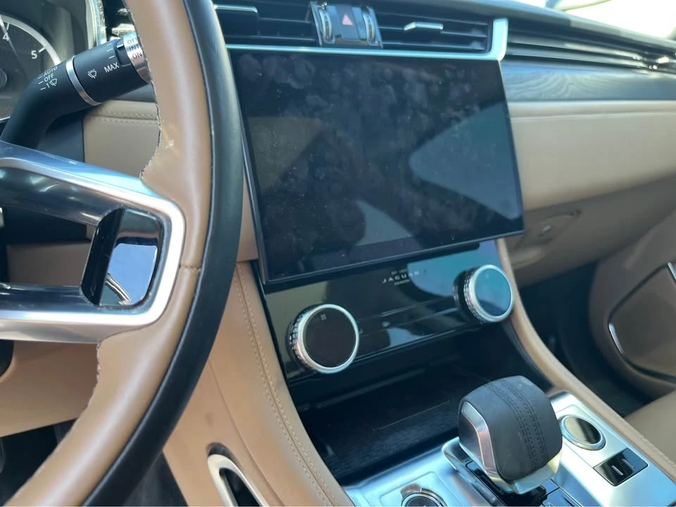 2022 Jaguar F-Pace - Image 15 of 20