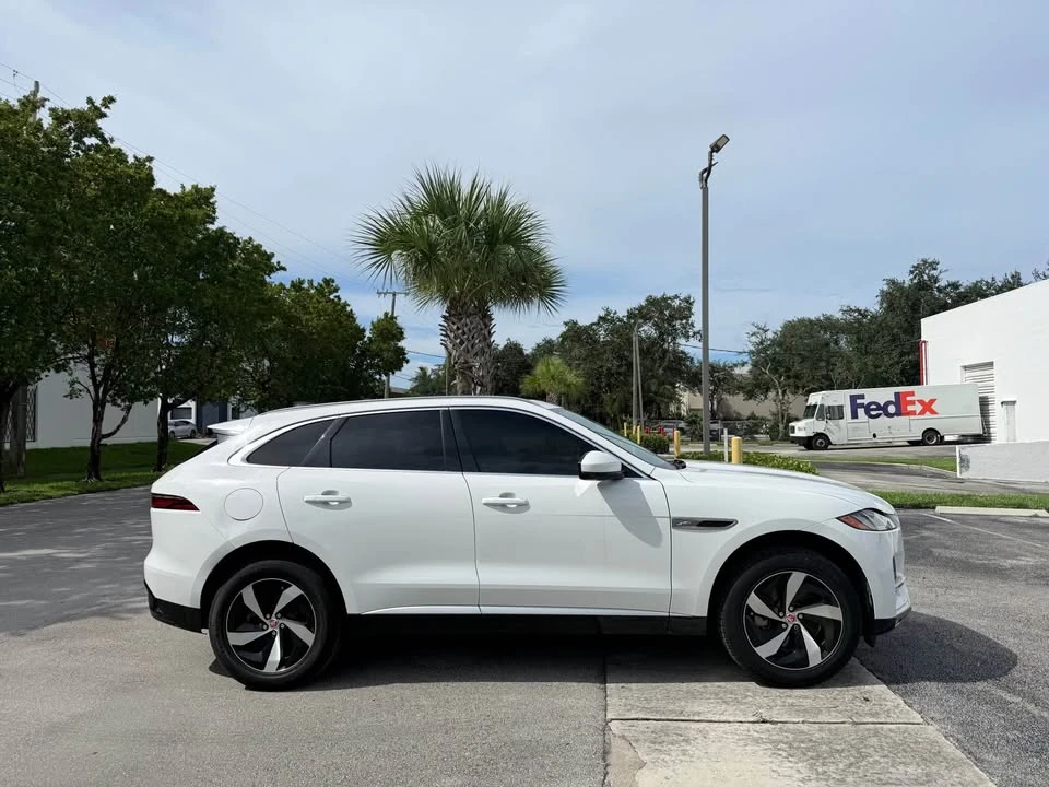 2022 Jaguar F-Pace - Image 6 of 19