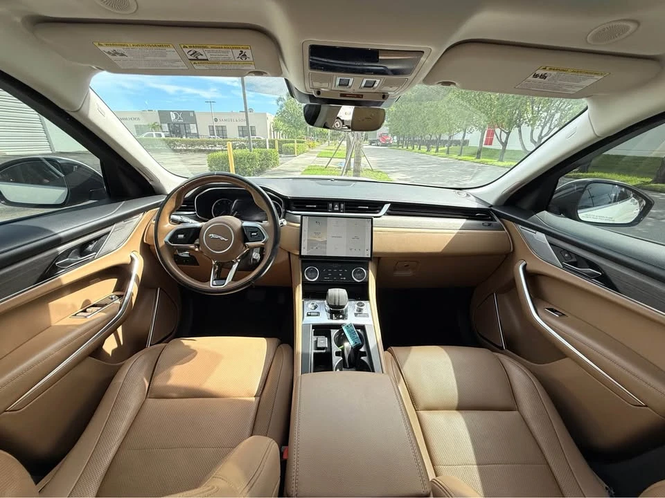 2022 Jaguar F-Pace - Image 11 of 19