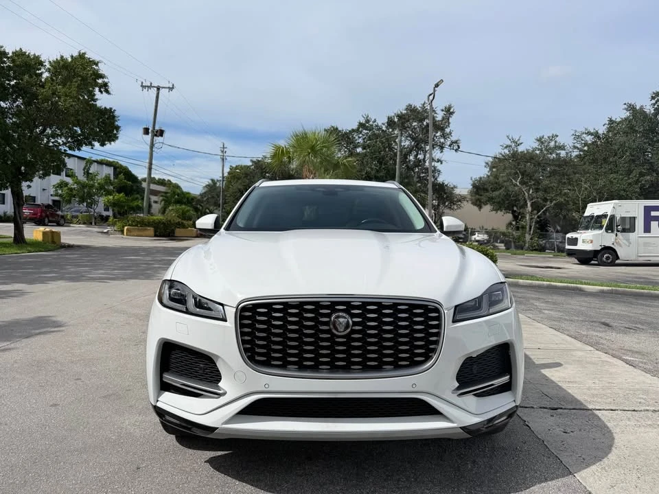 2022 Jaguar F-Pace - Image 2 of 19