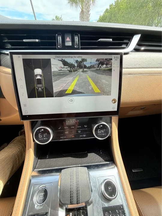 2022 Jaguar F-Pace - Image 10 of 15