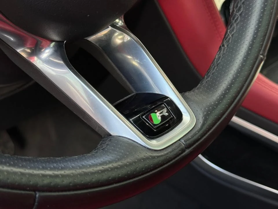 2022 Jaguar F-Pace - Image 19 of 20