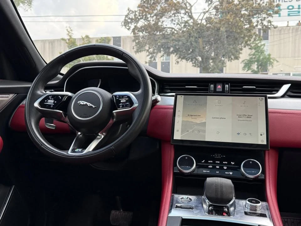 2022 Jaguar F-Pace - Image 10 of 20