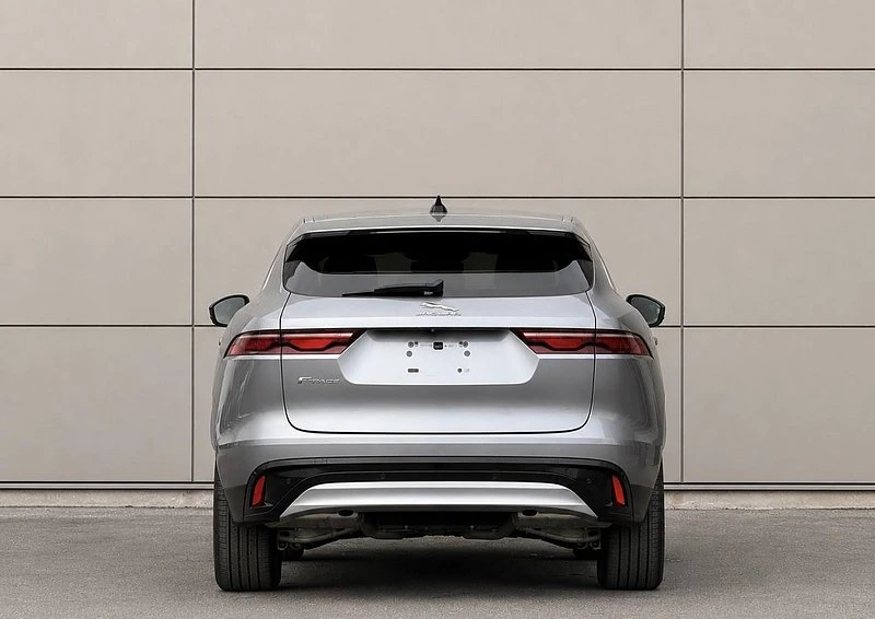2022 Jaguar F-Pace - Image 5 of 17