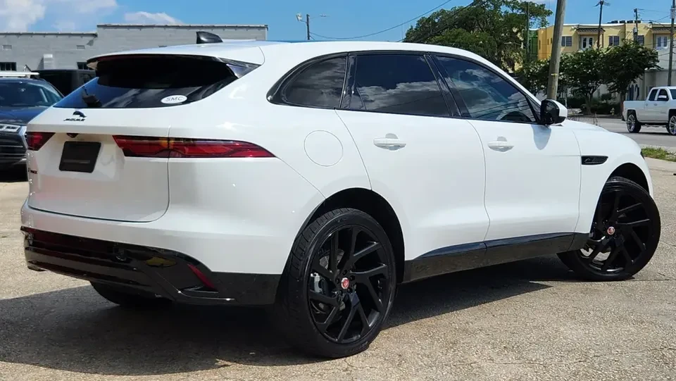 2022 Jaguar F-Pace - Image 8 of 20