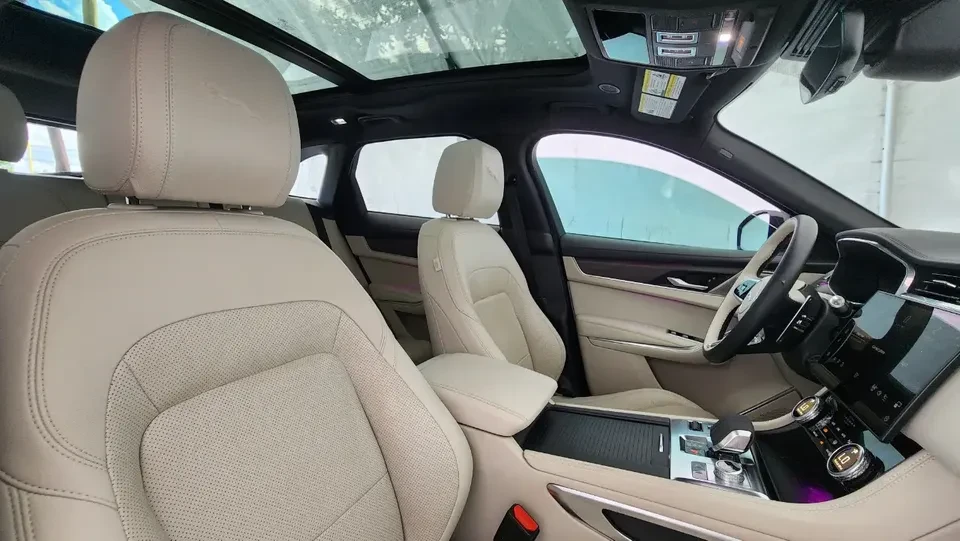 2022 Jaguar F-Pace - Image 16 of 20