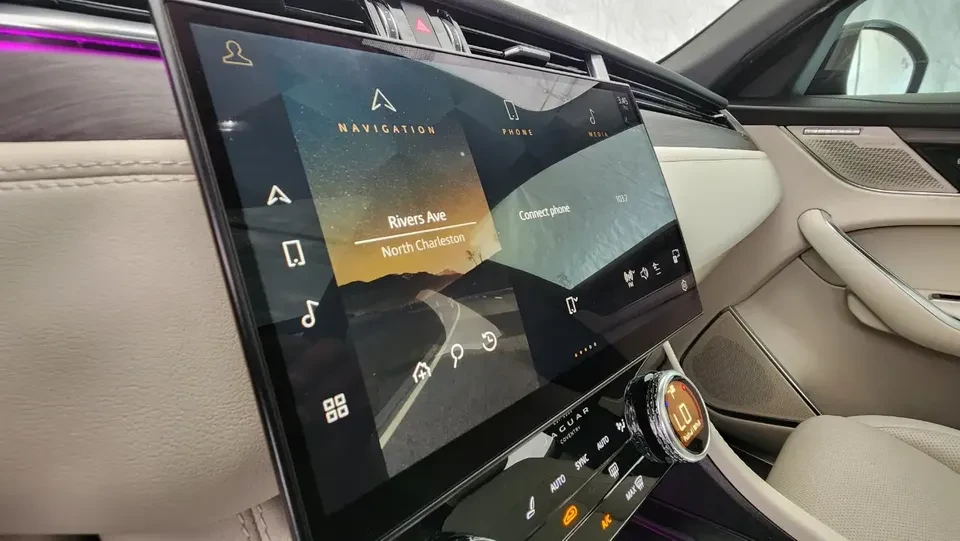 2022 Jaguar F-Pace - Image 14 of 20
