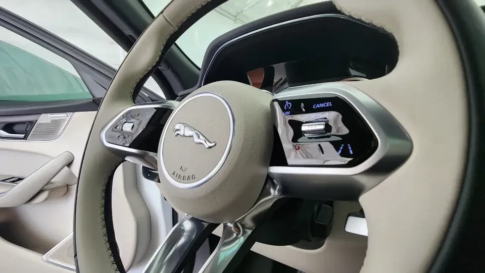 2022 Jaguar F-Pace - Image 12 of 20